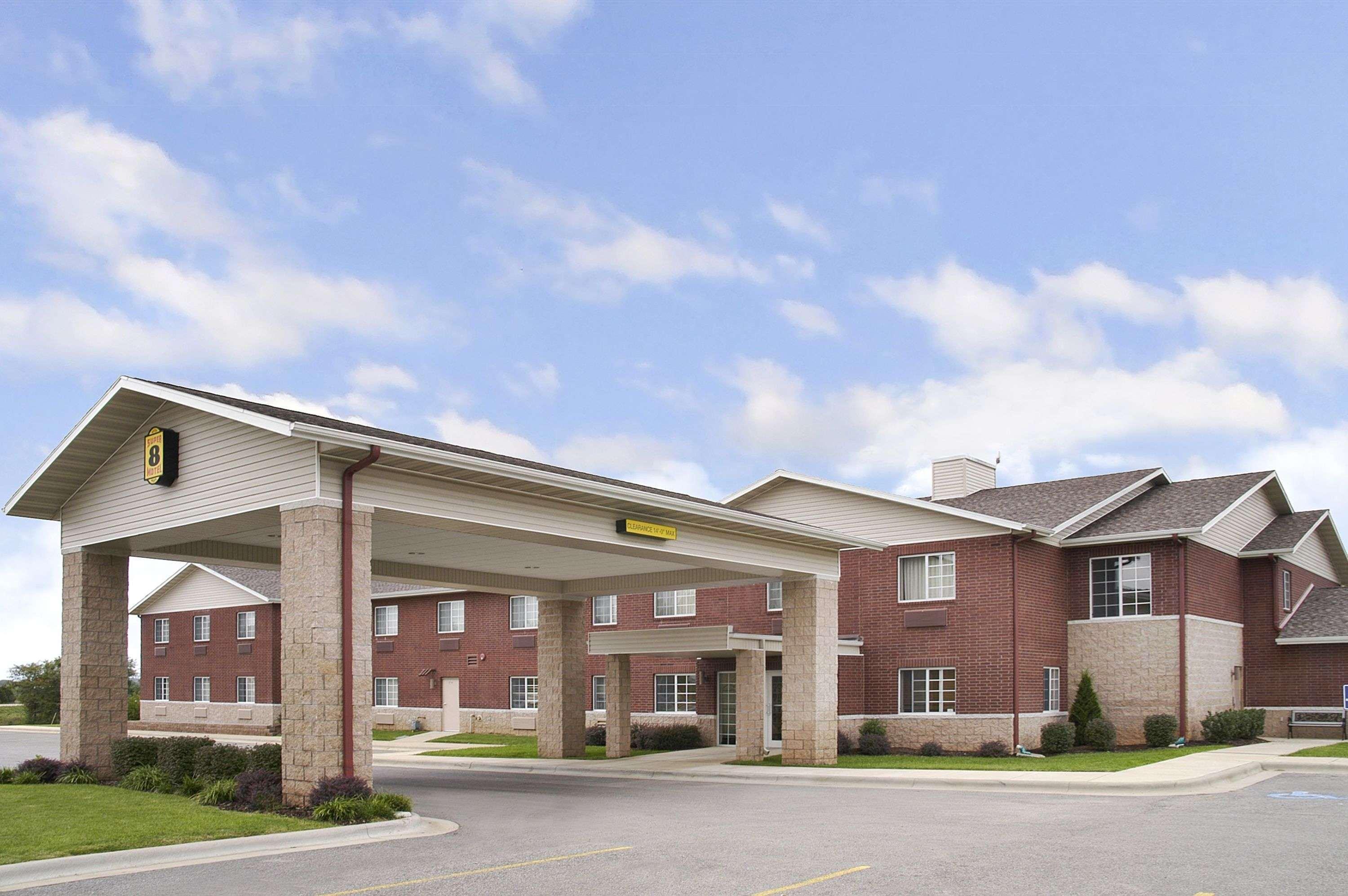 Super 8 By Wyndham Ava Motel Exterior photo